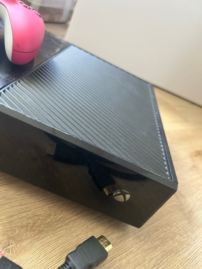 Xbox One avec manette et GTA 5 - photo numéro 6