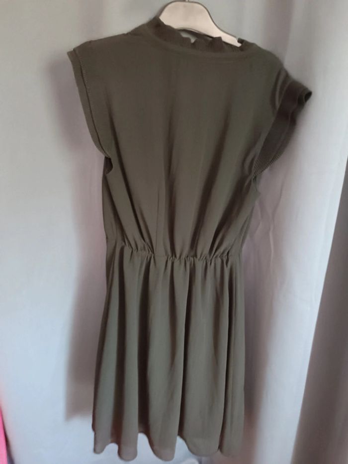 Robe noir avec collerette h&m très chic. Taille 36. - photo numéro 4