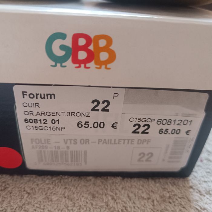 Nu-pieds taille 22. - photo numéro 6