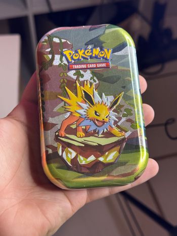 Mini Tin Voltali Pokémon EV.8.5 évolution prismatique scellé