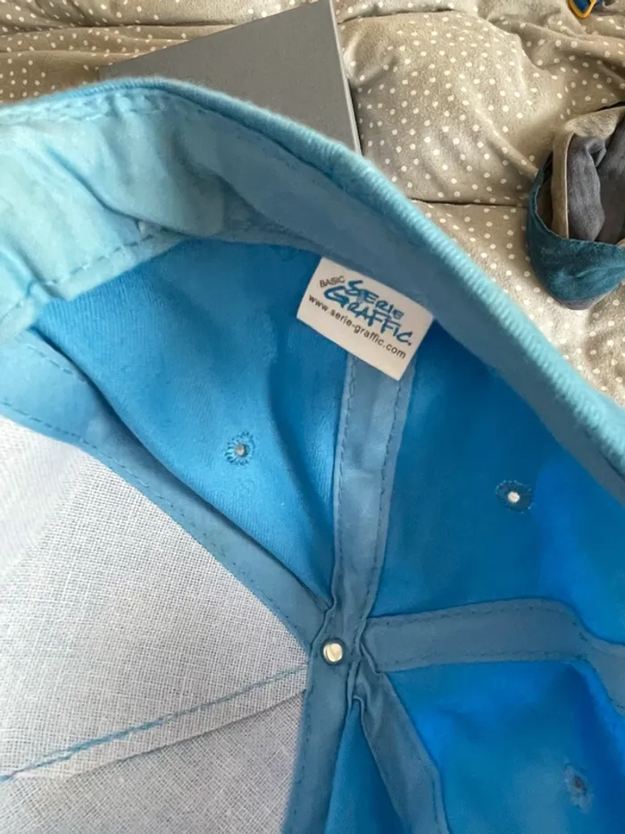 Casquette bleue - photo numéro 3