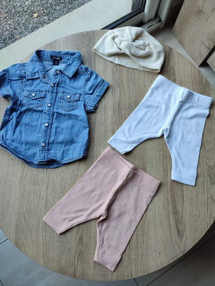 Taille 1 mois : Chemise et deux leggings
