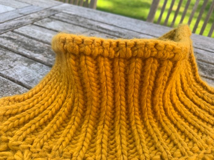 Très joli pull tout doux moutarde taille L/XL - photo numéro 2