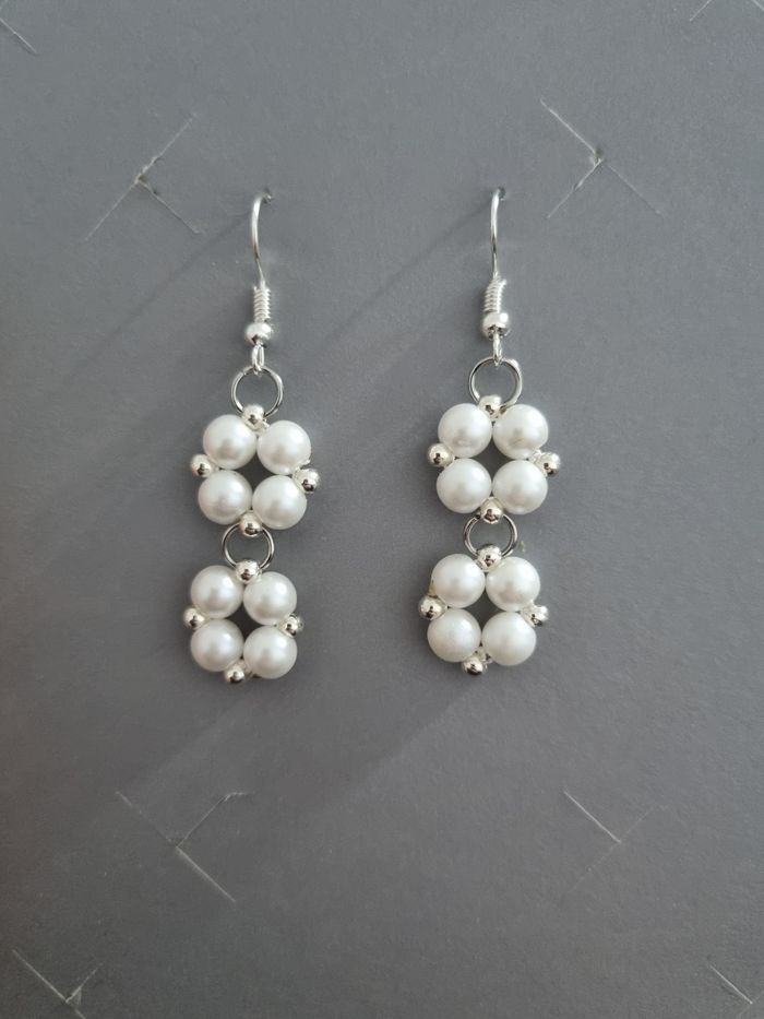 boî d'oreilles perles blanches argentées neuf - photo numéro 1