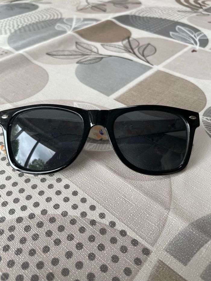 Lunette de soleil - photo numéro 1
