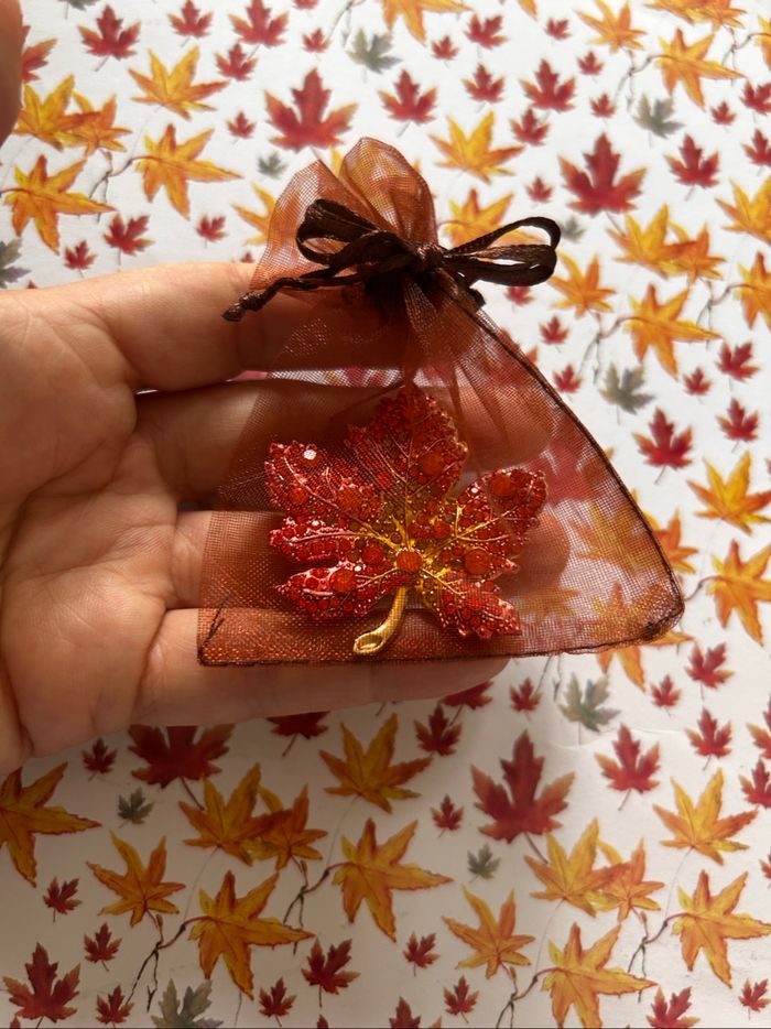 Broche en forme de feuille d'érable d'automne - photo numéro 8