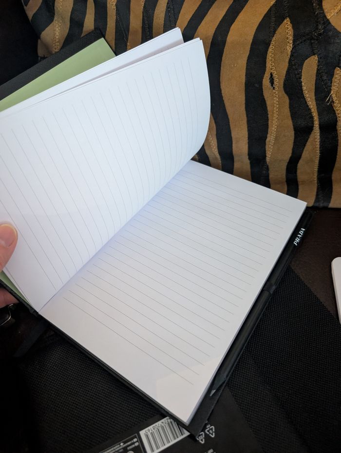 Superbe note Book Prada - photo numéro 5