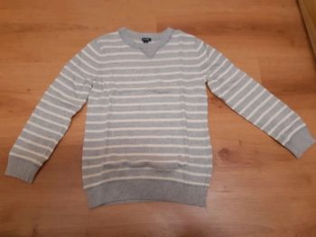 Pull garçons col rond taille 8 ans