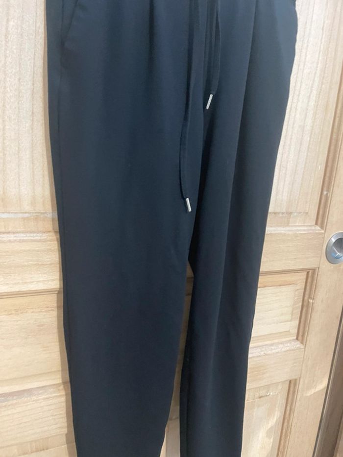 Entre le jogging et le chino pantalon noir taille 34 - photo numéro 4