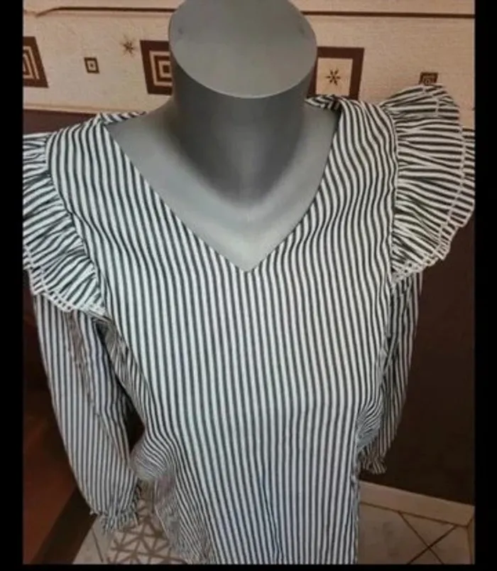 Superbe blouse à volants 38 - photo numéro 3
