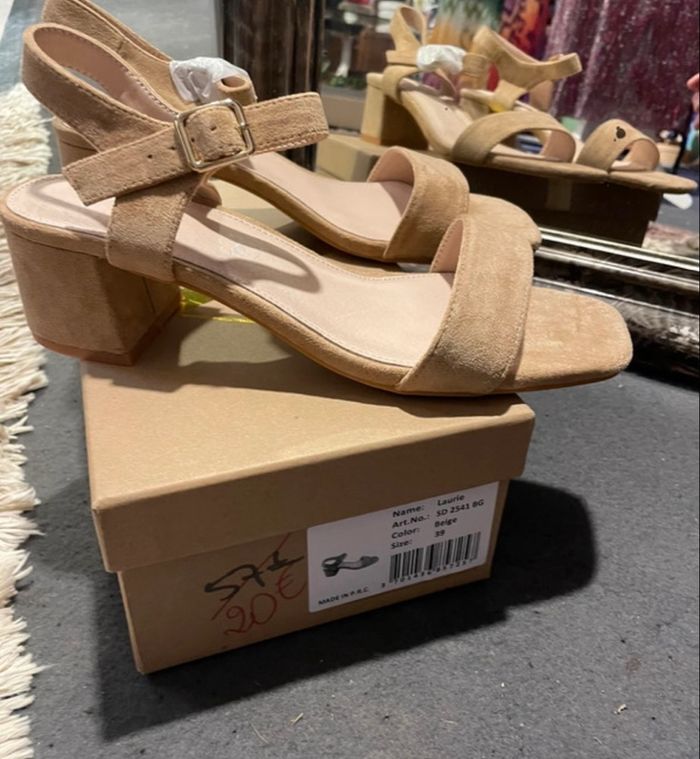 Sandale Vanessa Wu beige neuve 39 - photo numéro 3