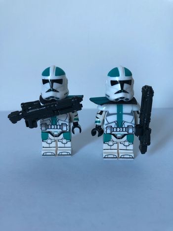 Figurine type lego 2 clones verts. Star Wars