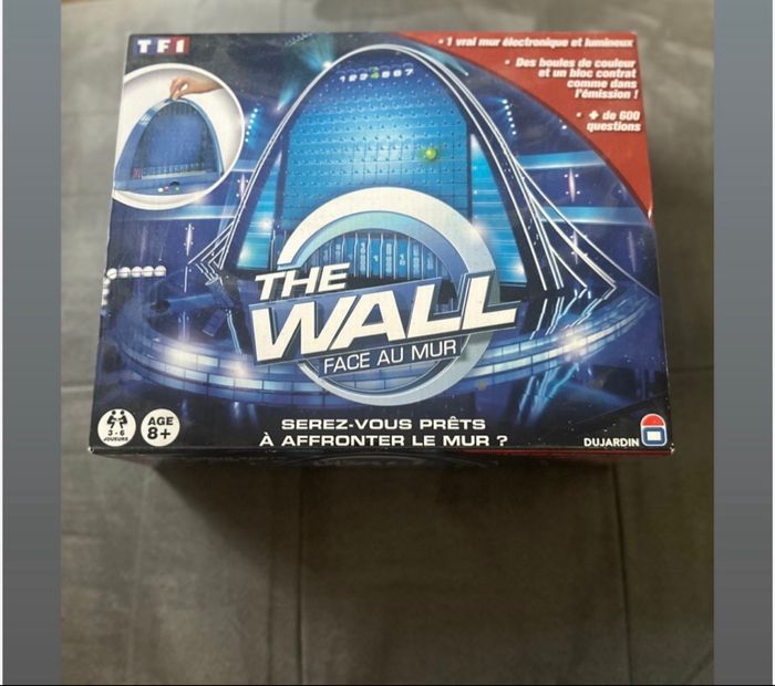 Jeux de société, the wall