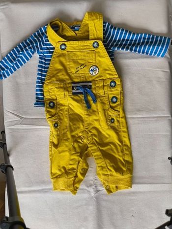 Ensemble salopette et t-shirt à manches longues 3 mois