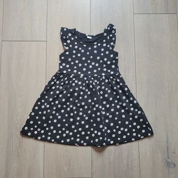 Tres belle robe noir et blanche . Fille 2 ans 1/2. Marque Zeeman