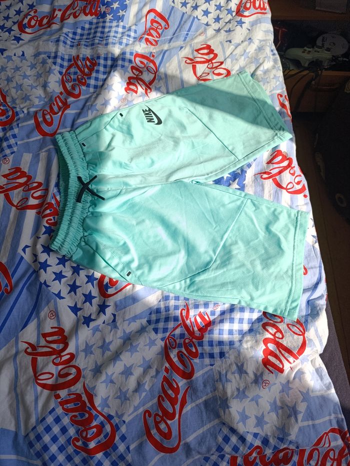 Short Nike vert taille 14 ans - photo numéro 3