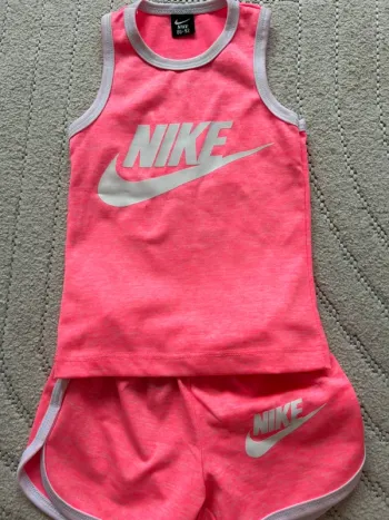 Ensemble rose et blanc