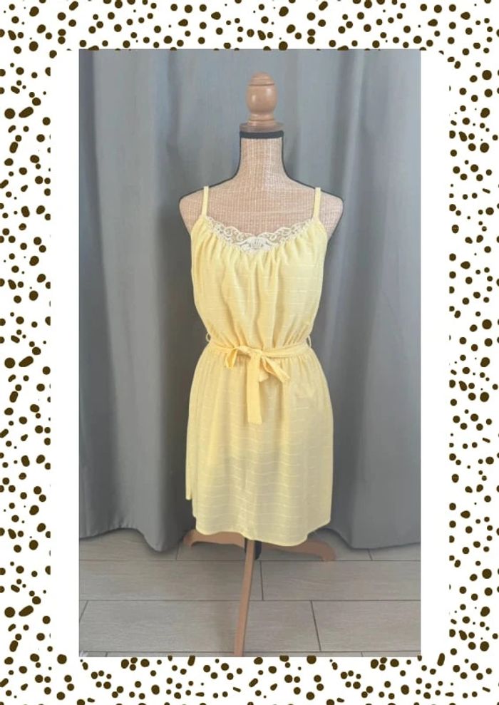 🌼 Robe jaune pastel à fines bretelles - Taille S