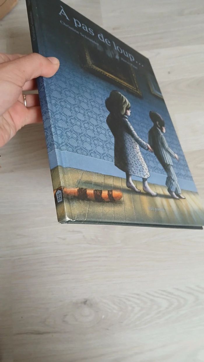 Livre à pas de loup.. - photo numéro 2