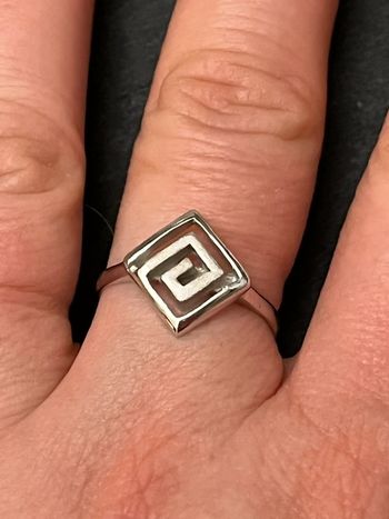 Jolie bague en argent massif T. 58 femme TBE