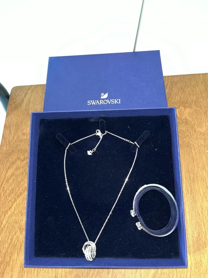 Parure Swarovski collier et bracelet neuf