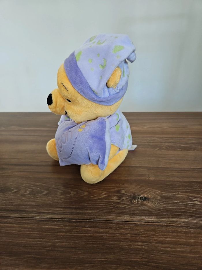 Peluche winnie l'ourson phosphorescent - photo numéro 2