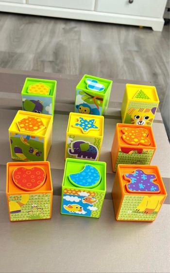 Cubes empilables pour bébé