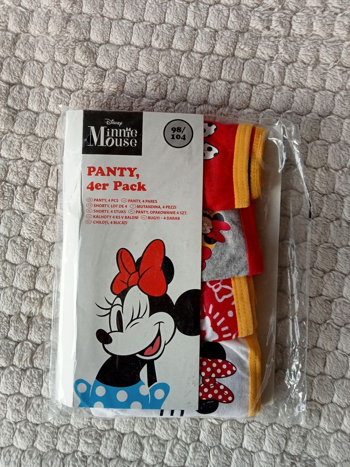 4 shorty Minnie 3/4ans