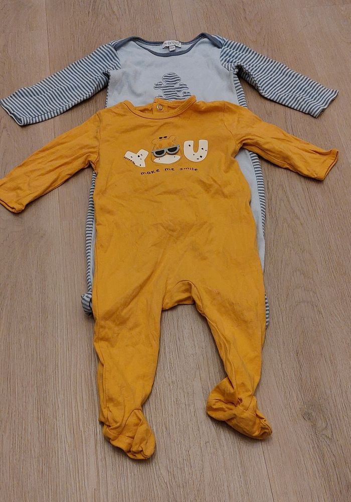Lot pyjama 1 pièce 9 mois - photo numéro 2