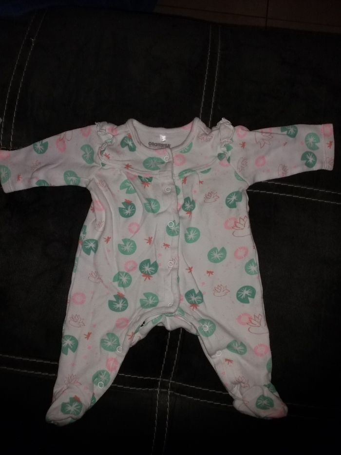 Pyjamas léger 1 mois avec 2 bavoirs - photo numéro 3