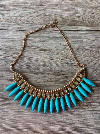 Collier bleu
