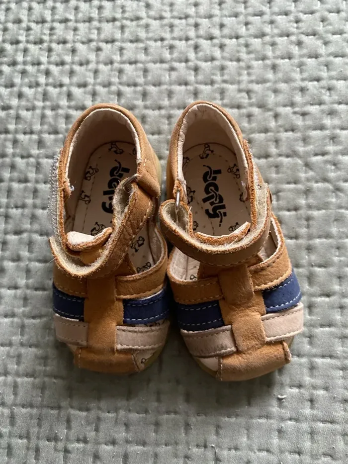 Sandales bébé 18 - photo numéro 2