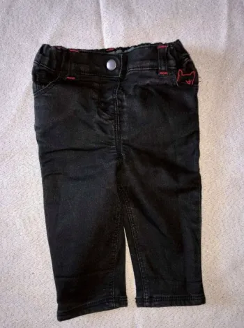 Pantalon style jean 6 mois comme neuf