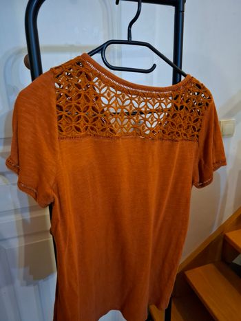 T-shirt femme à manches courte, couleur ocre, taille M