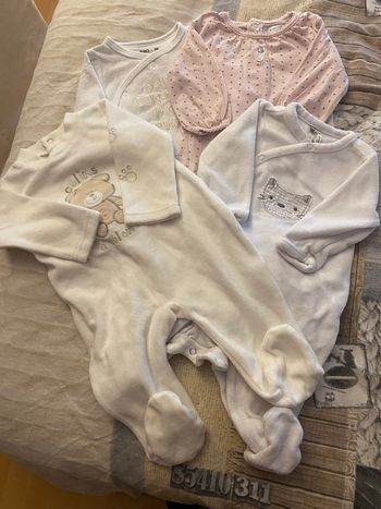 4 pyjama TBE 3 mois différente marque dont gemo bout chou
