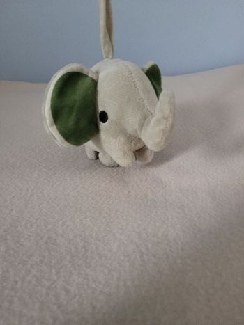 Peluche musical éléphant