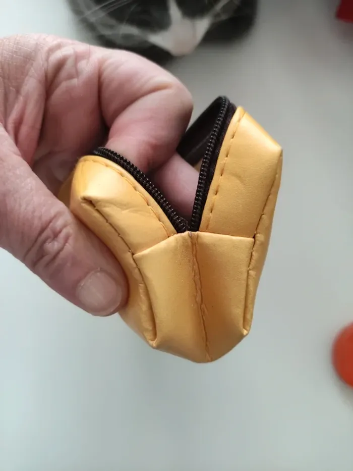 Petite trousse jaune - photo numéro 7