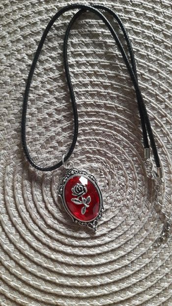 🌹 Collier médaillon rouge à rose argentée