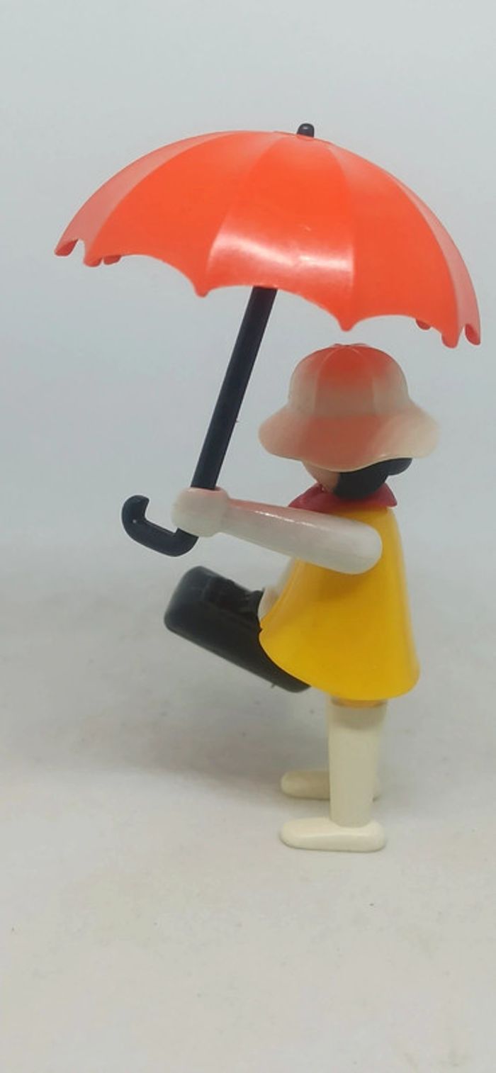Femme voyageuse avec parapluie et valises vintage playmobil - photo numéro 4