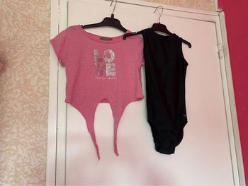 Lot de un justicorps et d’un tee-shirts de gym ou danse