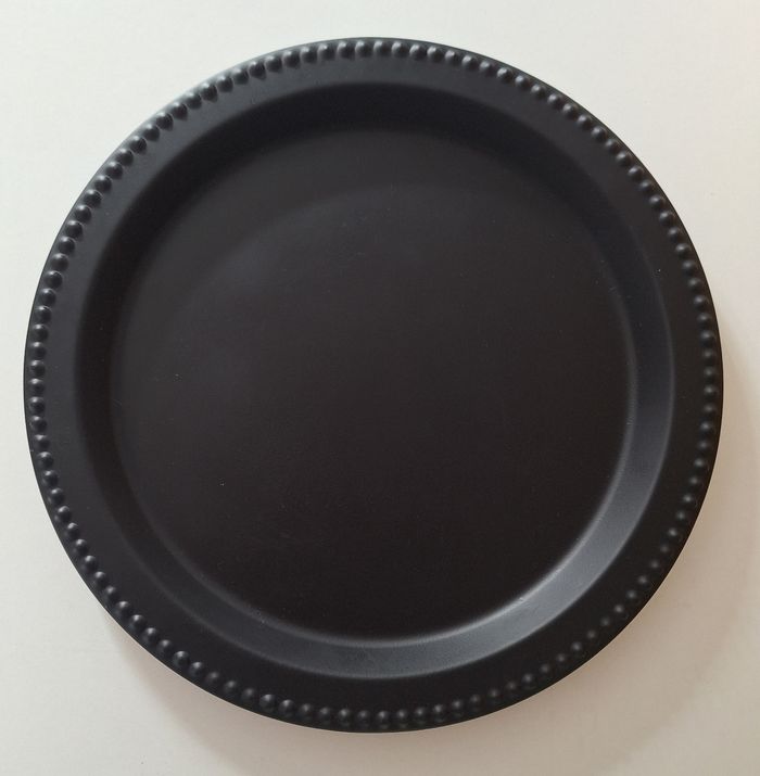 Grand plat en métal couleur noire