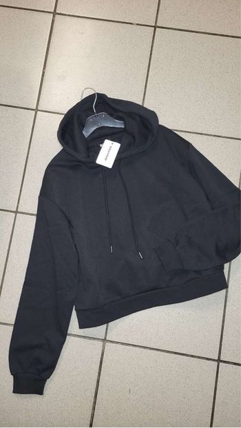 Pull court à capuche Jennyfer