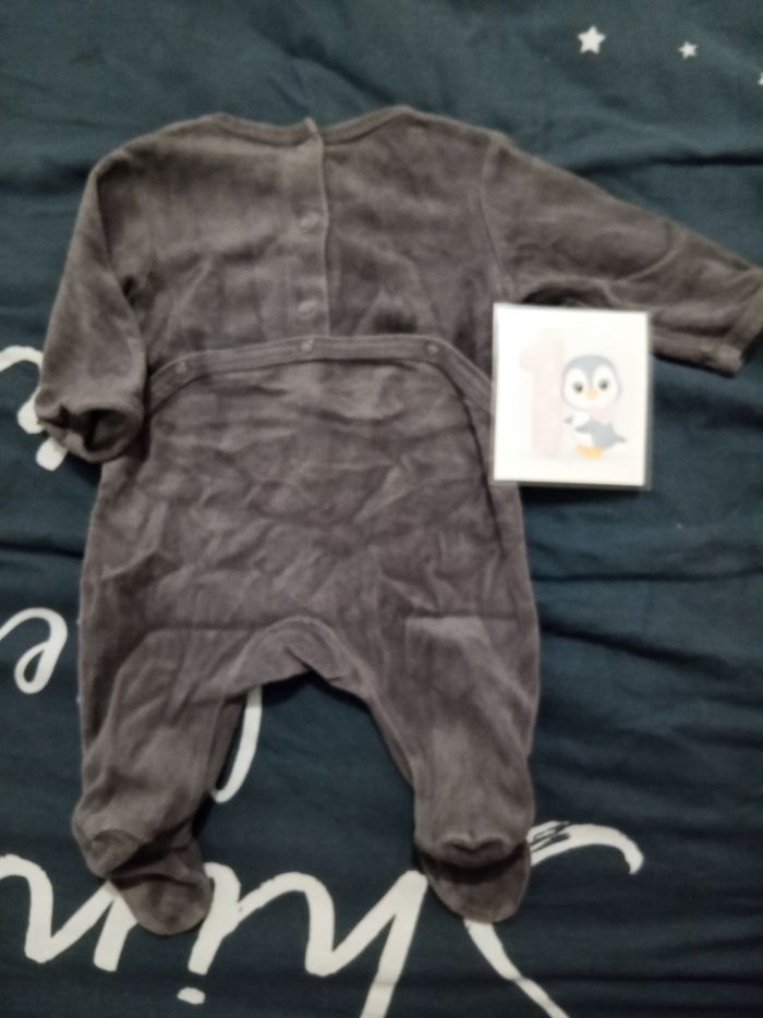 Pyjama gris "limited édition" _ 1 mois - photo numéro 2
