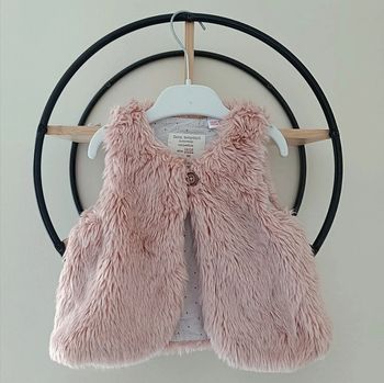 12-18 mois gilet sans manche zara ( taille plutôt grand)