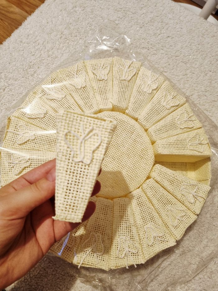 Boîtes  jaune pâle a papillon blanc 20 parts