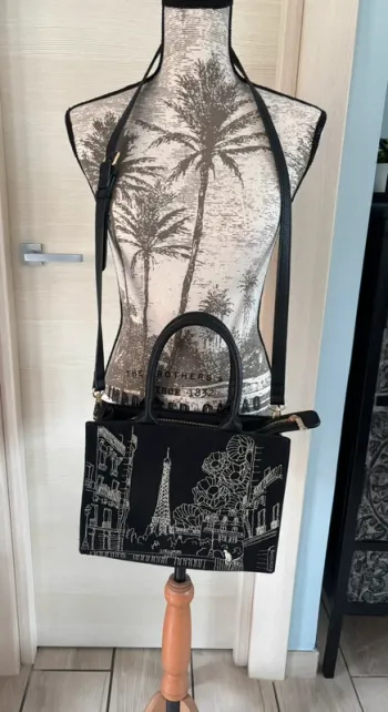 Sac bandoulière rigide en tissu noir lollipops