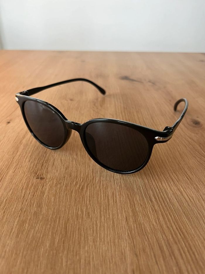 Lunettes de soleil femmes rondes noires - photo numéro 2
