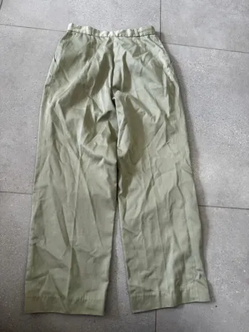 Pantalon vert C&A, très bon état, 34x95cm