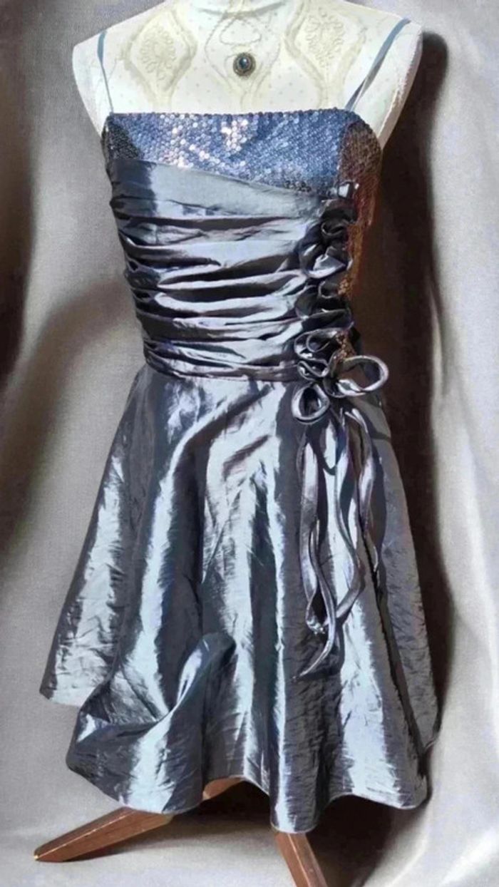 Robe grise effet satin L