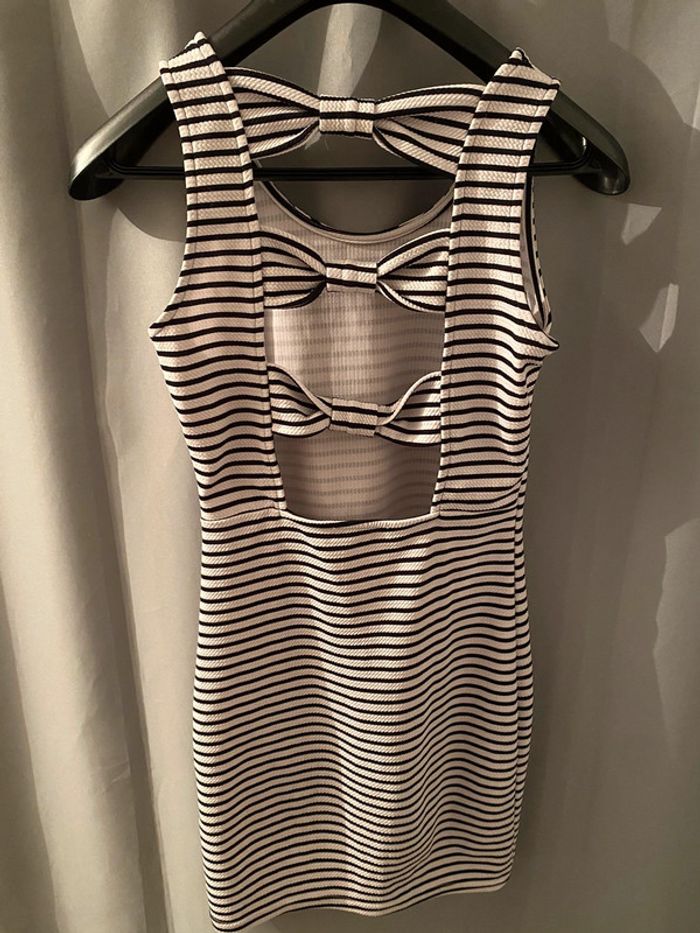 Robe avec noeuds - photo numéro 2